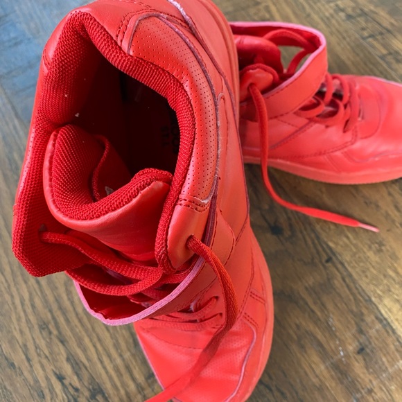 Kangaroo sneakers - Picture 2 of 4